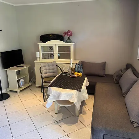Domek Mona Przy Morzu 3 Pokojowy-4 Lozka- 4 Osobowy, Lub Apartament Mona Przy Morzu-Ul Zeromskiego,Przy Centrum *